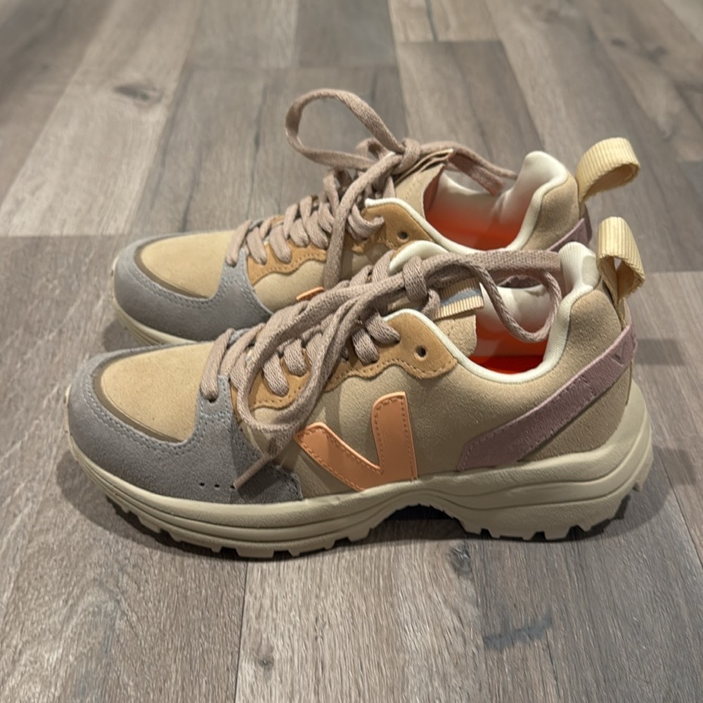 VEJA VENTURI SUEDE ALMOND PEACH MULTICO SNEAKERS - Picture 8 of 11